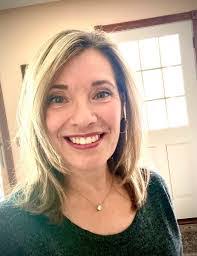 Lisa Lutton's Instagram, Twitter & Facebook