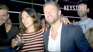 Did rachel lindsay walk away in tears or with a new ring? Bachelorette Gibt Christian Die Letzte Rose Frieda Public Viewing Schweiz 3 Finale Youtube