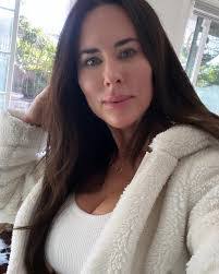 Lindsey Ross's Instagram, Twitter & Facebook