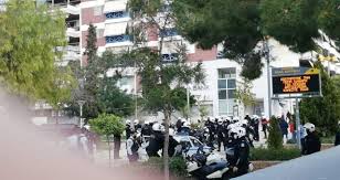 Ένταση επικράτησε λίγο πριν τις 19.00 στη νέα σμύρνη κατά τη διάρκεια πορείας διαμαρτυρίας για τα. Pvfrwjizciypbm