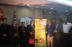 Ucapan yab tuan guru dato' bentara setia hj nik abd aziz nik mat, menteri besar kelantan sempena dialog anak kelantan di. Majlis Pelancaran Kejohanan Bolasepak Piala Yab Menteri Besar Kedah Darul Aman 2017 Muafakat Kedah