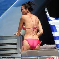 Demi Moore Figure - Soaking Up Rays