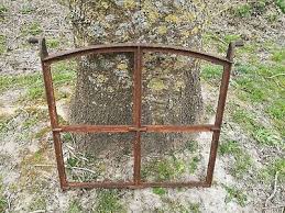 Altes Fenster Mit Rostoptik Antikes Stallfenster Um 1900 Tolle Garten Dekoration Metallobjekte Antiquitaten Kunst
