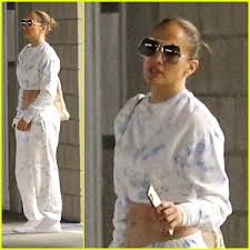 Jul 23, 2021 · jennifer lopez and ben affleck got close in a photo booth at leah remini's birthday party. Jennifer Lopez Shows Off Midriff In Cute White Outfit While Stopping By Lionsgate Offices Jennifer Lopez Just Jared