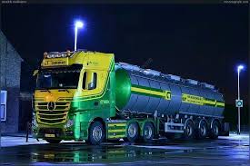 Mercedes Benz Actros Mp4 Gigaspace Mercedes Truck Mercedes Benz Trucks Mercedes Benz Commercial