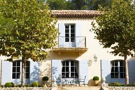 Facade Provencale Traditionnelle Avec Enduit Clair Maison Provencale Constructeur Maison Maison