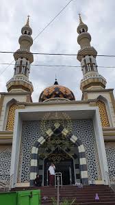 Mushola minimalis, selain tidak memakan banyak ruang di dalam rumah, juga tidak memakan banyak biaya saat pembangunannya. Grc Kerawangan Eksterior Masjid Farraz Visual Art