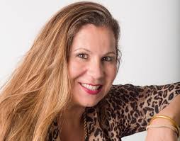 Carla Daniel fala sobre o afastamento das novelas, carreira musical e  família