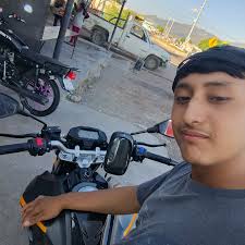 Fotos nocturnas en la z con el buen amigo David 🏍👌🏻 @davi_xlvgl