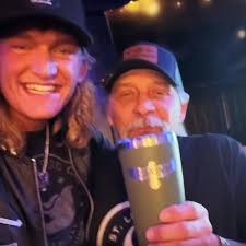 Big thanks to everyone that came out to my Hometown show last Friday Night  at the @feedbincafe Y'all packed it out and I can't thank y'all enough.  Thank you Greg and Laurie