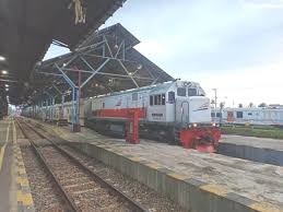 Perjalanan kereta api logawa biasanya memakan waktu kurang lebih 14 jam. Sepi Penumpang Harga Tiket Kereta Relasi Purwokerto Surabaya Gubeng Jember Pp Kena Promo Gajian Pikiran Rakyat Com