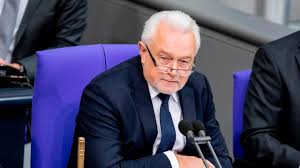 Wir sind an einem punkt, wo die eigentliche herausforderung auf. Die Morgenlage Kubicki Fordert Legitimierung Von Corona Regeln Durch Bundestag Stern De