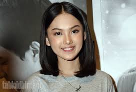 Wajah potret emosi pria model sedih wanita lucu bahagia. Aisyah Aqilah Ciptakan Lagu Galau Berdasarkan Kisah Nyata Tentang Athalla Naufal Tabloidbintang Com