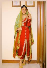 Cast Pictures From The Set Of Drama Serial Yaariyan Sadia is married to ahmar but her rukhsati is on hold while the family waits for her uncle's return from america. drama serial yaariyan
