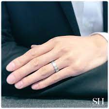 Men S White Gold Wedding Band With Central Satin Finish 5mm W0114 18kt Yellow Go Mens Wedding Bands White Gold Gold Wedding Band White Gold Wedding Bands