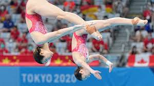 This is her second olympic champion in this olympics and her fourth olympic gold medal in her career! China Pair Wins Women S Synchro Springboard Gold First Of Possible Diving Sweep