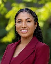 Kenya Brown's Instagram, Twitter & Facebook