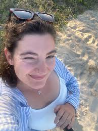 Hi 😃 I'm a French waiter looking for a new experience to add to my CV.  Feel free to contact me if you're hiring for January 12th. ❄️🎄