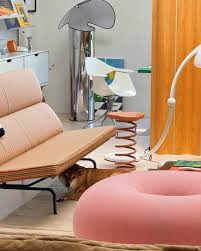 A lot of people have asked why I blocked my big window with the divider. So  here's my explanation: • Space: I tried to create a separate space for  myself to focus