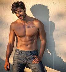 Most Handsome Turkish Male Celebrities Panosundaki Pin