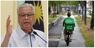 Menangani surat dan dokumen kantor. Ini Penjelasan Terbaru Datuk Seri Ismail Sabri Berkenaan Dengan Penghantar Makanan Mereka Perlu Daily Makan