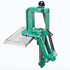 When you compare this reloading kit with other products, the rcbs rock chucker supreme master reloading kit doesn't include reloading dies and shell holders. Rcbs Rock Chucker Supreme Reloading Press Gunsmithing Tools Amazon Canada