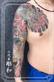 G.no is at tattoo people in toronto, and her work is so popular you'll be lucky to bag an appointment. Schulter Arm Japanische Karpfen Drachen Tattoo Von Artistic Tattoo