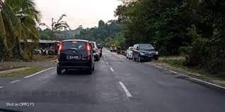 Lesen memandu pertama di dunia pertama kali dikeluarkan kepada pencipta kereta moden, karl benz, pada tahun 1888.disebabkan bunyi bising serta bau asap kereta motorwagen ciptaannya yang menimbulkan bantahan di kalangan penduduk mannheim, benz memohon dan menerima kebenaran bertulis dari pihak berkuasa grand ducal untuk membolekannya mengendalikan keretanya di atas jalan raya awam. Borneo Kemalangan Jalan Raya Telah Berlaku Di Kampung Facebook