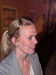 Can someone please cover up my hair sticking out