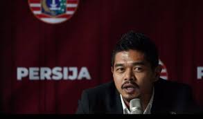 Bambang pamungkas (born 10 june 1980), also known as bepe, is a retired indonesian professional footballer who predominately played for persija jakarta and the indonesia national football team. Session Of Lawsuit Against Bambang Pamungkas Is Postponed Amalia Fujiawati Only Wants Legality Of Children Newsy Today