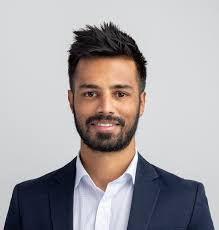 Derek Linton's Instagram, Twitter & Facebook