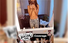 Zoe Saldana Goes Completely Topless in Sexy Mirror Selfie