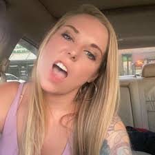 Georgia Roach's Instagram, Twitter & Facebook