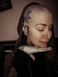 Are there any photographers interested in collaborating with a new model in  Phoenix, Arizona?