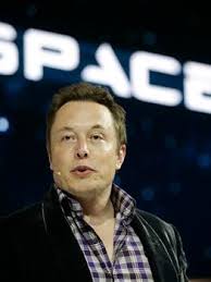 SpaceX to fly 2 paying customers to the moon next year