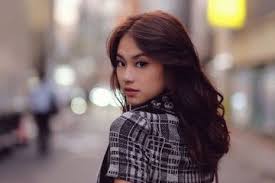 Fashion & beauty editor cewekbanget.id. Berita Celana Jeans Hitam Terbaru Hari Ini Cewekbanget