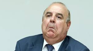 Α1 (για παιδιά), α1 (για εφήβους και ενηλίκους), α2, β1, β2, γ1, γ2 και α2 για ειδικούς επαγγελματικούς σκοπούς, ενώ οι δεξιότητες είναι κατανόηση γραπτού. Paylos Xaikalhs H Prwth Antidrash Meta Tis Nees Kataggelies Eis Baros Toy In Gr