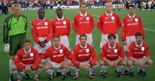 Es ist das finale um die champions league 1999, der fc bayern führt 1:0 gegen manchester united und hat nur noch diese aktion zu überstehen, dann wartet die wichtigste europäische vereinstrophäe. Pictures Manchester United S 1999 Champions League Victory Over Bayern Munich Manchester Evening News