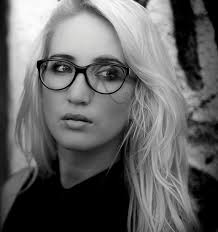 Vanessa Holliday's Instagram, Twitter & Facebook