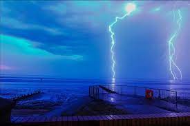 Pics Thunder And Lightning Storms In Southend Love Southend Lightning Storm Thunder And Lightning Storm Thunder And Lightning