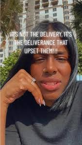 Lesley Montgomery's Instagram, Twitter & Facebook