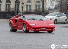 Combined, the hybrid v12 puts out 800hp, which is sent to all four. Lamborghini Countach 25th Anniversary 31 Januar 2021 Autogespot