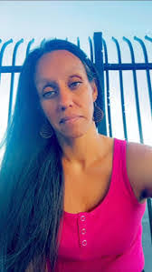 Sheena Elkins's Instagram, Twitter & Facebook