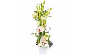 Les plus belles fleurs de votre vie. Composition De Fleurs Blanches Pour Un Mariage L Agitateur Floral