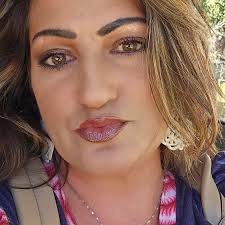 Year round wreath with neutral ornaments?