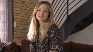 When she was young, her classmates often teased her about her thin physique, some claiming it was caused by. Mihalik Eniko Mellet Es Terheshasat Megvillantva Pozolt Elete Legfontosabb Helyszinen 24 Hu