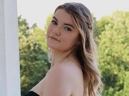 Lisa Strawser's Instagram, Twitter & Facebook