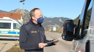Check spelling or type a new query. Corona Pandemie Zwischen Dem Allgau Und Tirol Gibt Es Endlich Wieder Mehr Grenzverkehr Augsburger Allgemeine