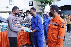 Maybe you would like to learn more about one of these? Jumat Barokah Kapolda Berikan Beras Untuk Phl Polda Sumatera