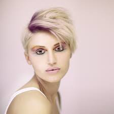 Krátké krajkové koktejlky pro plnoštíhlé. Jaky Uces Zvolit Pro Jemne A Ridke Vlasy Fashionmagazin Cz